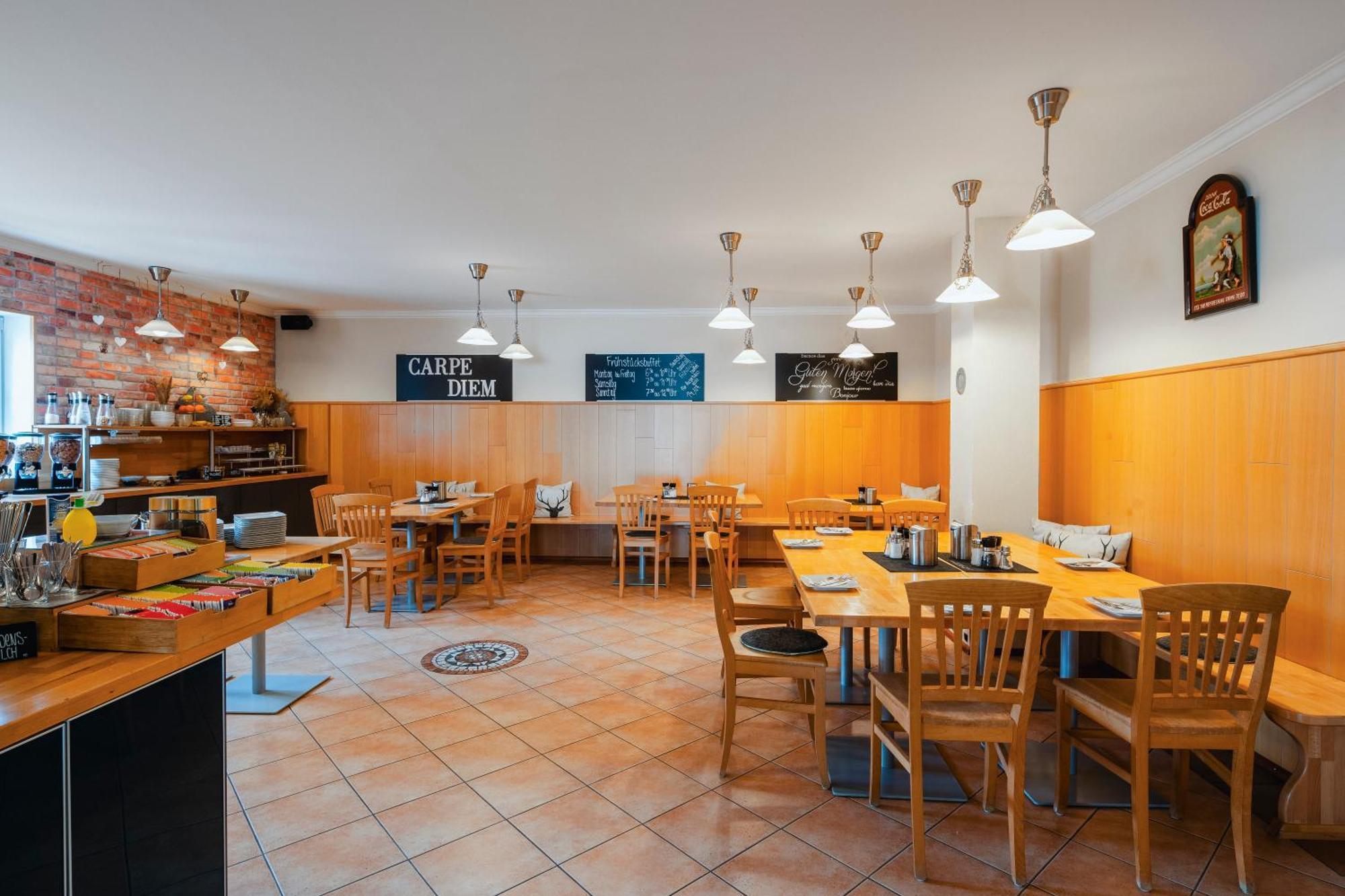 Hotel Pension Futterknecht Burgau Exterior foto